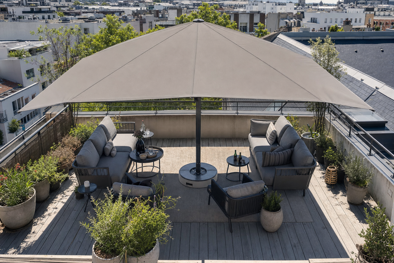 Terrasindeling met parasol